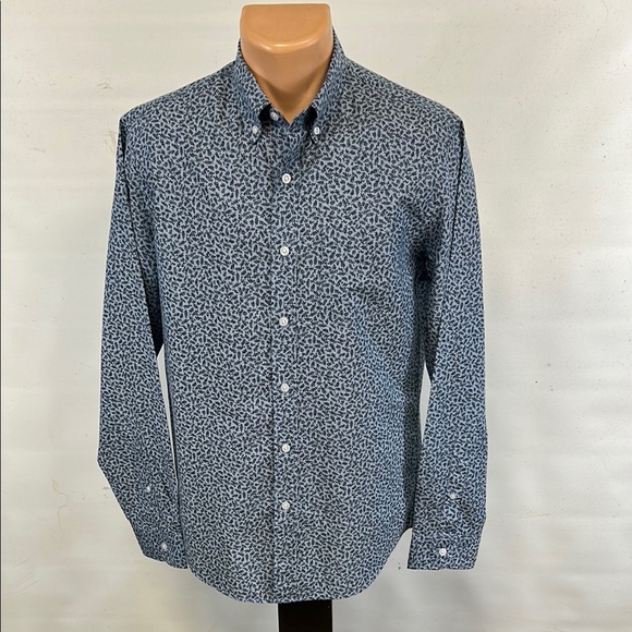 J. Crew Other - J. Crew long sleeve button down collar shirt.  M